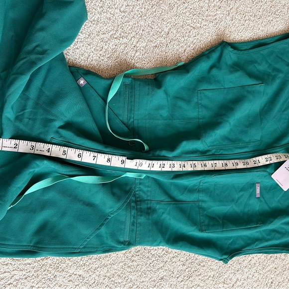 FIGS Women’s Green Blue Rafaela Cargo Scrub Jumpsuit (Limited Edition) Size XS - Picture 9 of 10